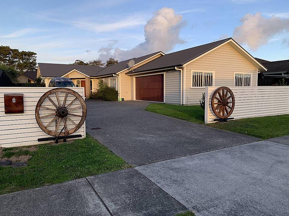 Fencing Dynamix Specialists in:- Automatic driveway gates Security fencing School fencing Pool and landscape fencing Timber boundary fencing Glass fencing Fencing Dynamix covers the whole range of commercial and residential fencing. Based in Kumeu, West Auckland and servicing all of the greater Auckland Area