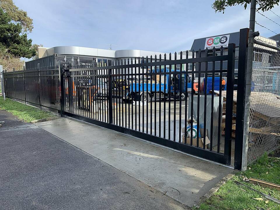 Fencing Dynamix Specialists in:- Automatic driveway gates Security fencing School fencing Pool and landscape fencing Timber boundary fencing Glass fencing Fencing Dynamix covers the whole range of commercial and residential fencing. Based in Kumeu, West Auckland and servicing all of the greater Auckland Area